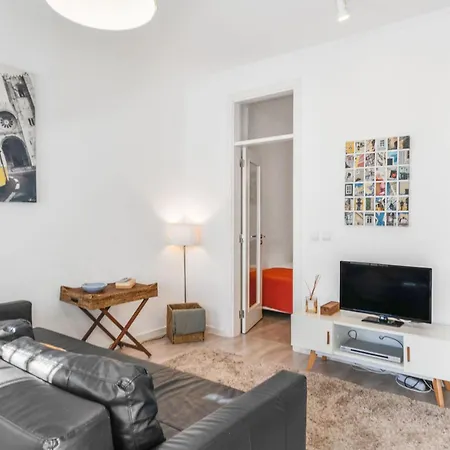 1bdr Cozy Flat In Heart Of By Lovelystay *