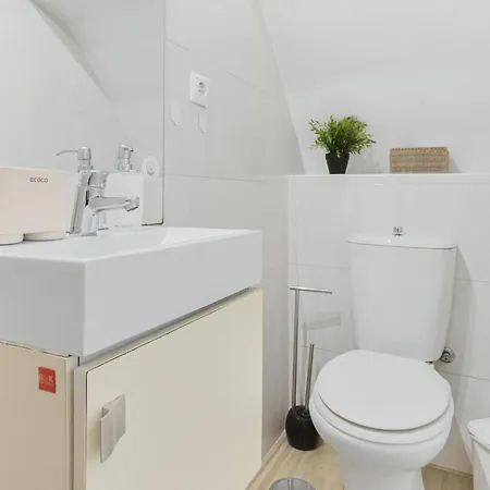 Apartment 1bdr Cozy Flat In Heart Of By Lovelystay