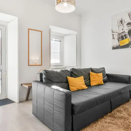 1bdr Cozy Flat In Heart Of By Lovelystay * Lissabon
